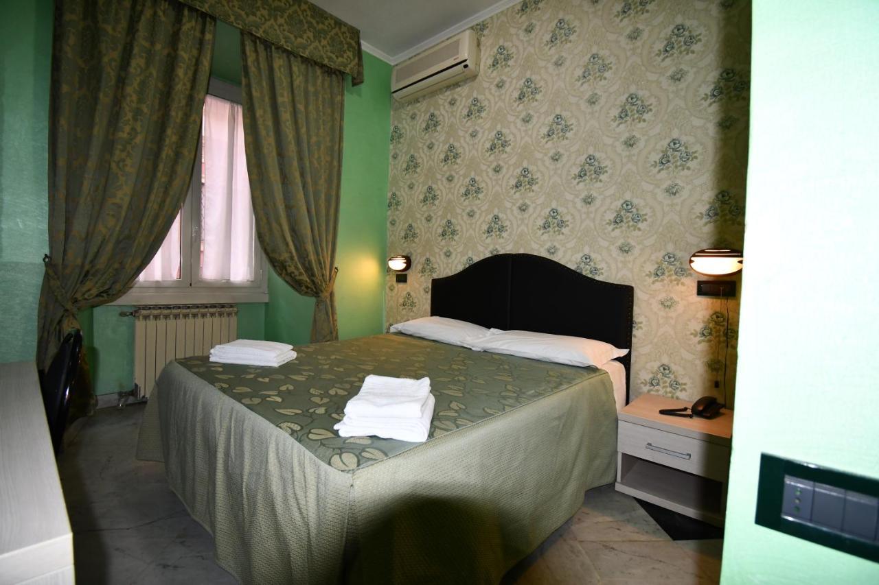 Hotel Ferrarese Rome Exterior photo